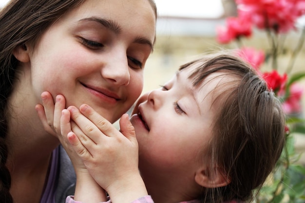 Heureux moments en famille Mère et enfant s'amusent