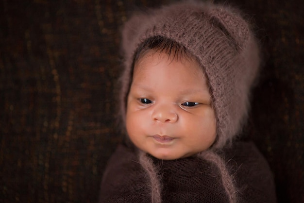 Heureux petit garçon afro-américain