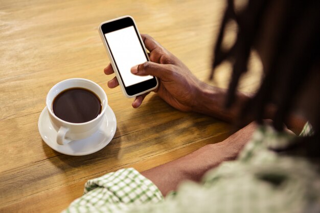 Hipster à l'aide d'un smartphone