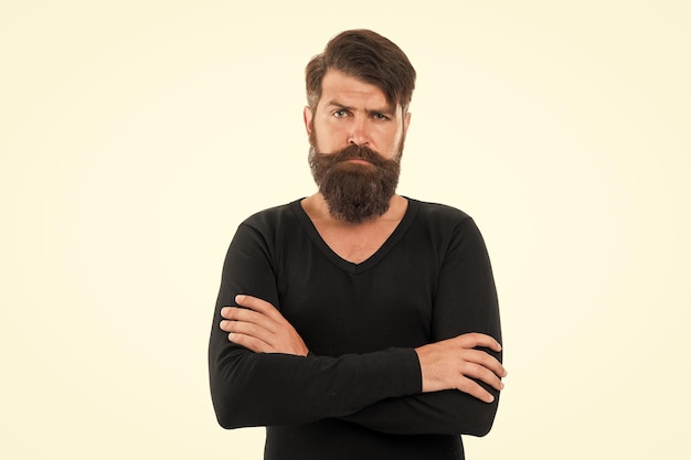 Hipster brutal avec des poils de barbe sur fond blanc Homme barbu forme de moustache élégante Espace de copie de barbe de type caucasien Poils du visage Divers styles de barbe pour hommes Gardez la barbe en parfait état