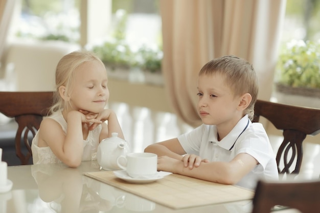 histoire d'amour enfants garçon et fille amour