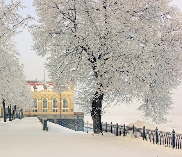 Hiver, ville de Rybinsk, fleuve Volga, domaine commémoratif.