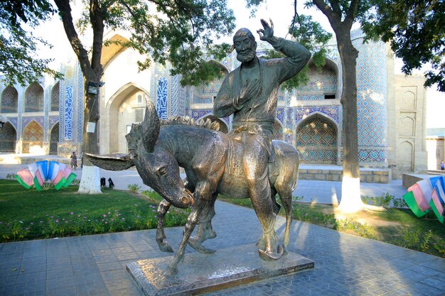 Hodja Nasreddin sur son âne préféré à Boukhara