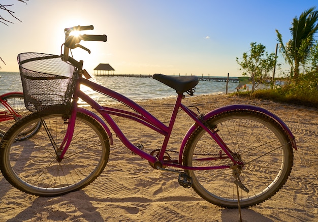 Holbox island beach bike au Mexique