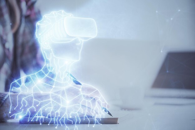 Hologramme AR sur les mains prenant des notes Concept de réalité augmentée Double exposition