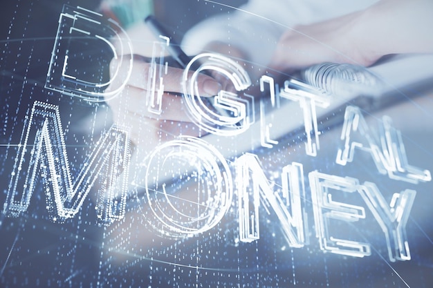 Hologramme de crypto-monnaie bitcoin thème ico sur les mains prenant des notes de fond Concept de blockchain Exposition multiple