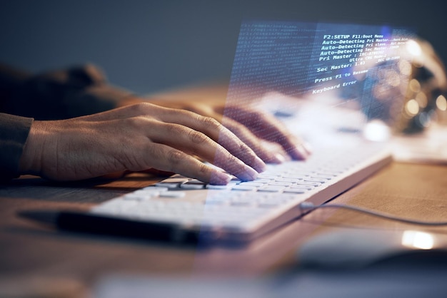 Hologramme femme clavier d'ordinateur ou mains programmation serveur de logiciel ERP ou système de cybersécurité de codage Programmeur de nuit futur script de cloud computing ou développeur tapant le code ai d'apprentissage automatique