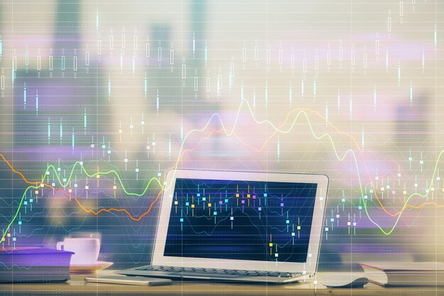 Hologramme graphique du marché Forex et ordinateur personnel sur fond Multi exposition Concept d'investissement