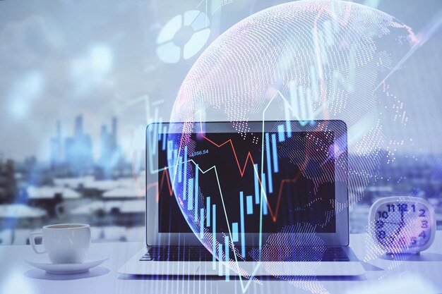 Hologramme graphique du marché Forex et ordinateur personnel sur fond Multi exposition Concept d'investissement