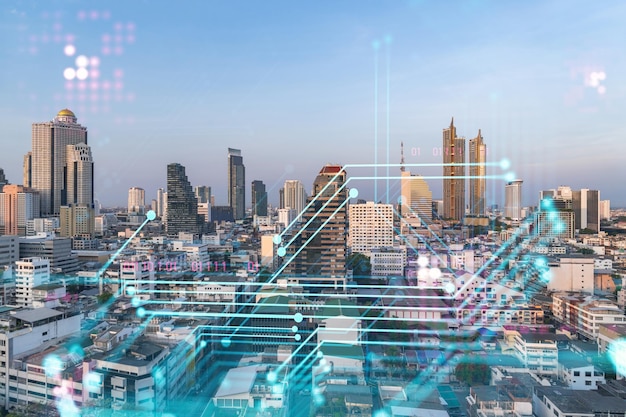 Hologramme lumineux du paysage urbain panoramique aérien du processus technologique de Bangkok au coucher du soleil Le plus grand centre innovant de services technologiques en Asie du Sud-Est Exposition multiple