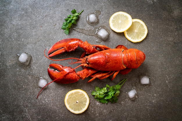 homard rouge avec glace et citron