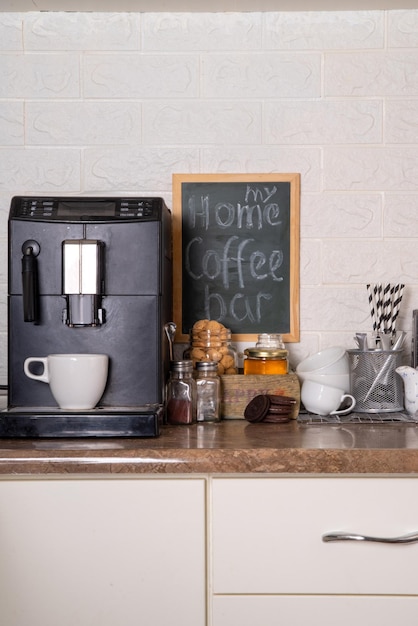 Home Coffee Station Coffee Bar Cuisine coin café avec machine à café grains de café thé bonbons et garnitures pour boissons