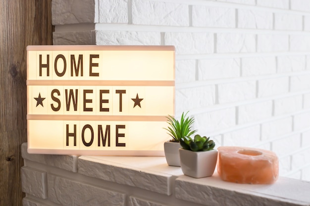 Photo home sweet home - il est écrit sur un cadre décoratif