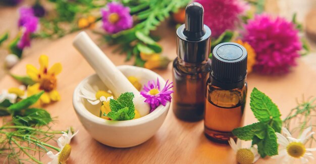 L'homéopathie dans de petits pots d'extraits de plantes mise au point sélective