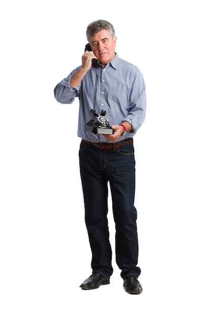 Homme adulte avec un téléphone