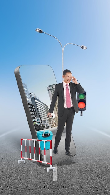 Un homme d'affaires sur un appel téléphonique marchant en portant une valise dans la rue avec une vue sur la ville sur l'écran du téléphone portable