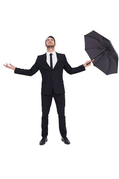 Photo homme d'affaires avec bras tenant le parapluie