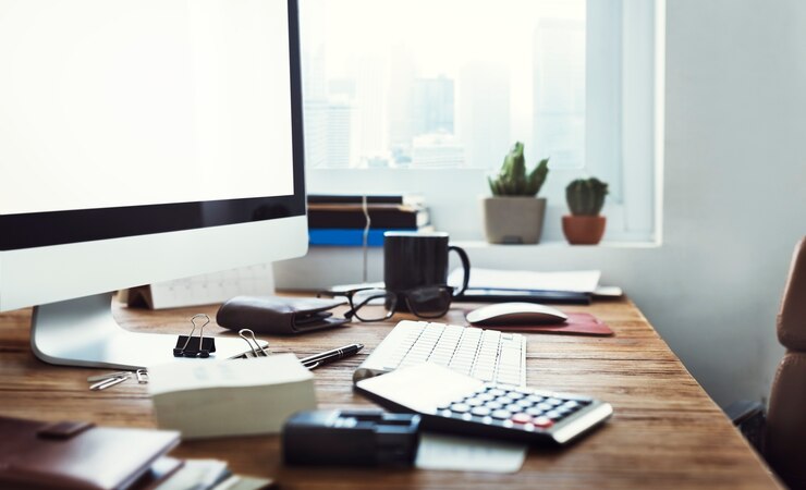 Photo homme d&#39;affaires caucasien dans le bureau shoot