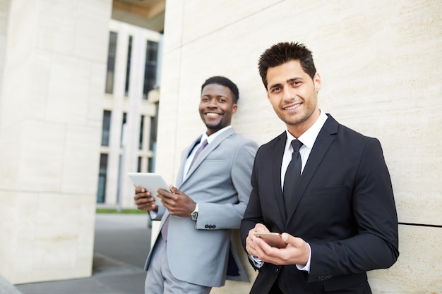 Homme affaires, collègue, Dehors