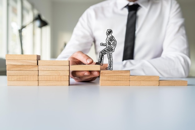 Homme d'affaires dessiné à la main qui monte les marches en bois avec son mentor d'affaires soutenant l'une des étapes d'une image conceptuelle du travail d'équipe et du soutien