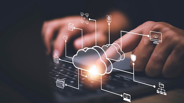 Photo homme d'affaires avec diagramme de cloud computing à portée de main technologie cloud stockage de données concept de mise en réseau et de service internet