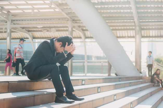 Homme d&#39;affaires du stress en ville.