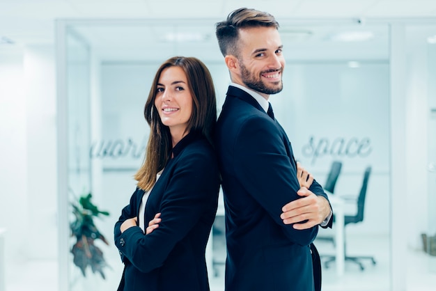 Homme d&#39;affaires et femme d&#39;affaires