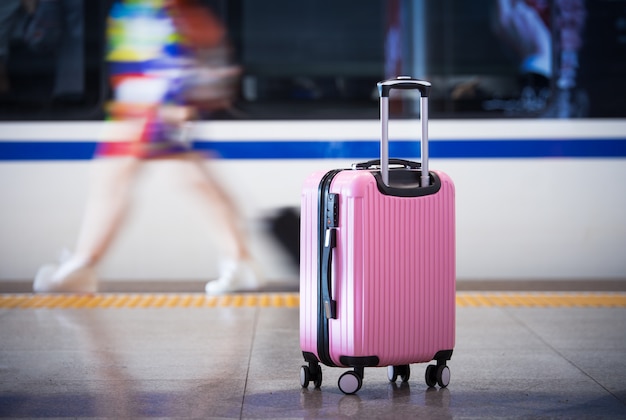 Homme d'affaires à la gare