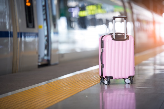 Homme d'affaires à la gare