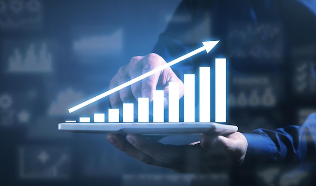 Homme d'affaires avec un graphique de croissance. Entreprise. Développement. Succès