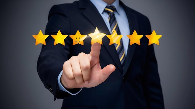 Photo l'homme d'affaires lève le pouce avec cinq étoiles et le visage souriant pour la meilleure note d'évaluation des clients