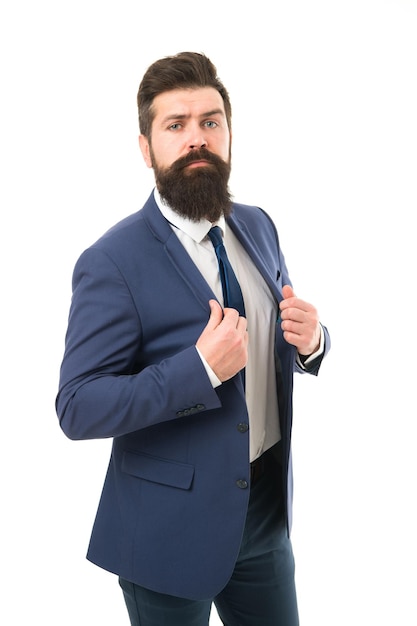 Homme d'affaires moderne employé de bureau Concept de vie de bureau Il sait qui est le patron ici Homme barbu posture confiante isolé blanc Hipster avec barbe costume formel employé de bureau