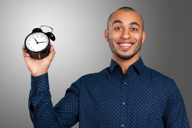 Homme d&#39;affaires noir avec horloge