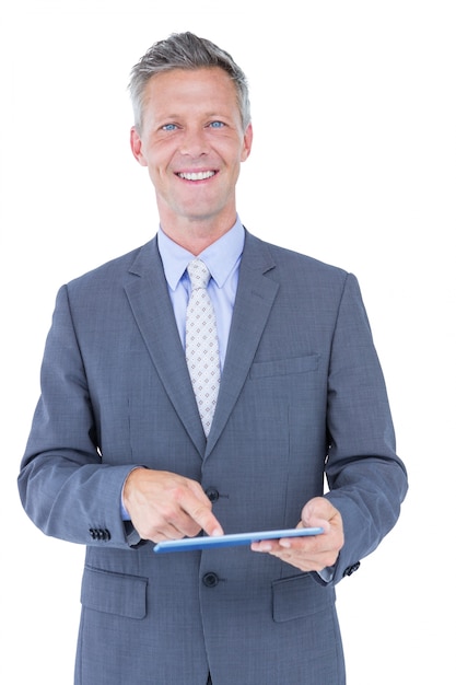 Homme d&#39;affaires souriant sur un fond blanc