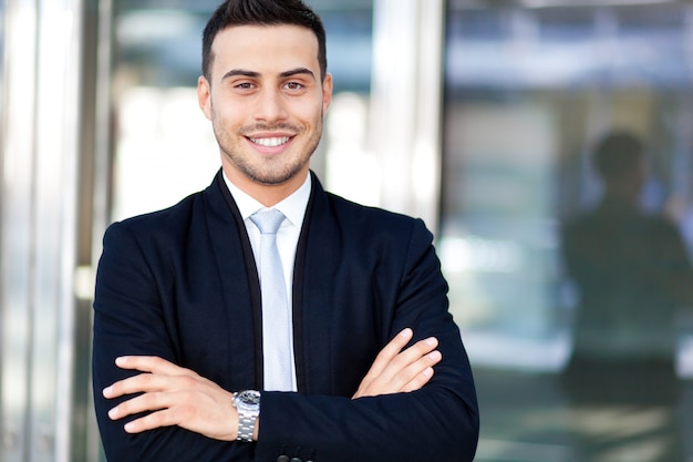 Homme d&#39;affaires souriant