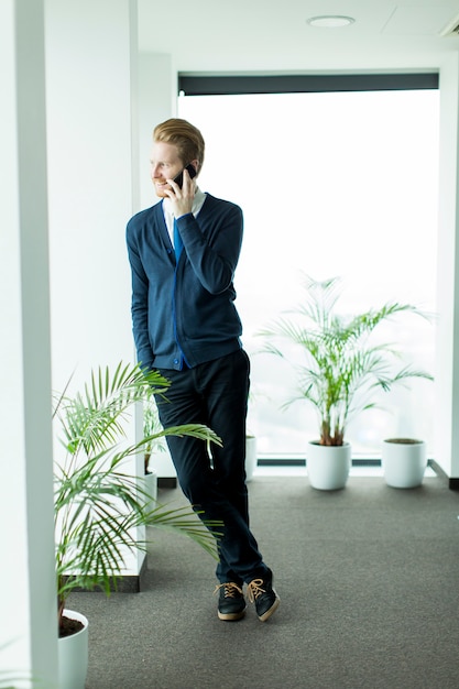 Homme d&#39;affaires avec un téléphone