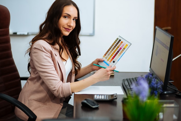 Homme affaires, tenue, couleur, bureau