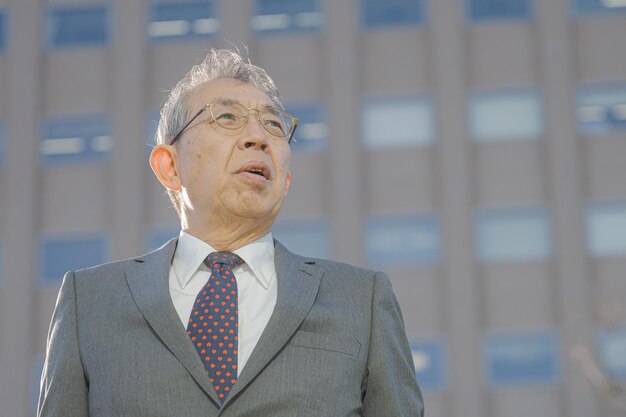 Un homme d'affaires.