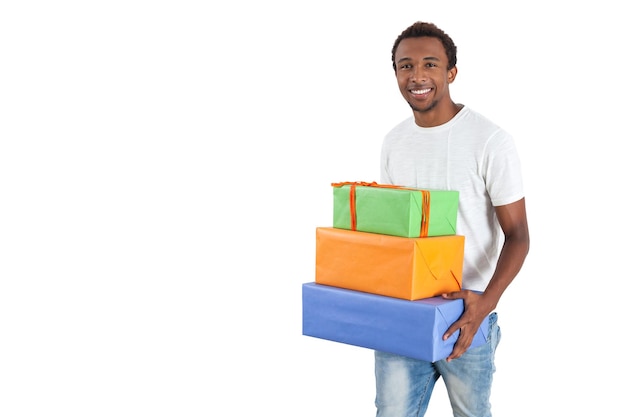 Homme africain avec des cadeaux