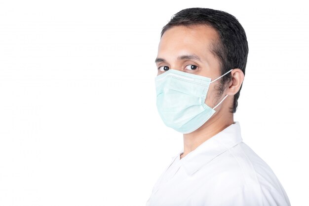 Homme asiatique portant un masque contre la grippe