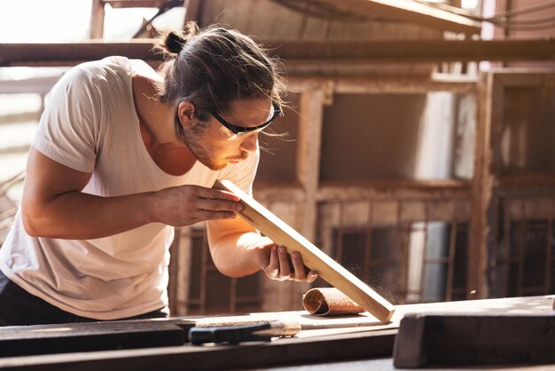 L'homme au travail