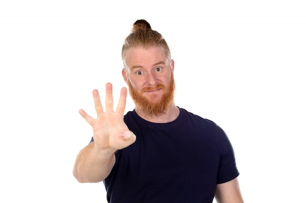 Photo homme aux cheveux rouges avec une longue barbe