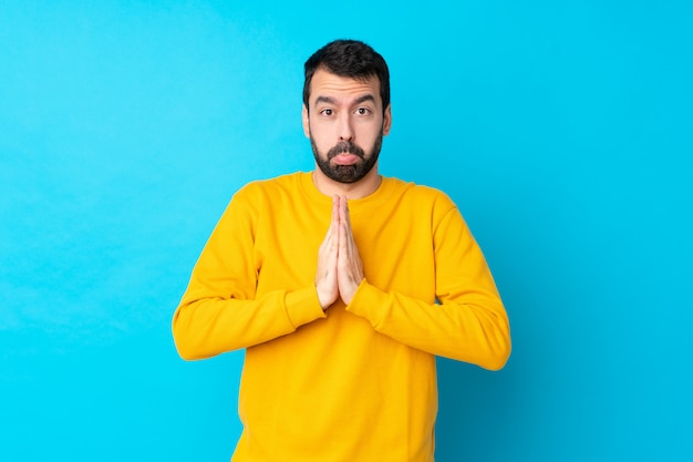 Homme à barbe