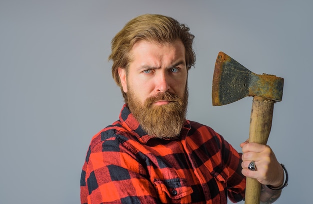 Photo homme barbu avec vieille hache bûcheron barbu close up portrait of man with hache barbu canadien