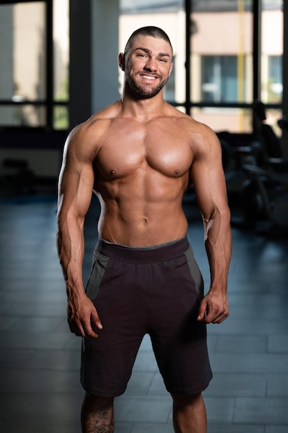 Homme en bonne santé avec Six Pack