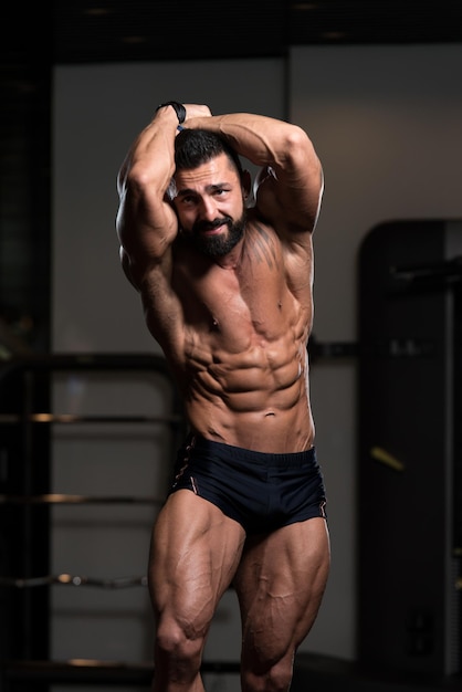 Homme en bonne santé avec Six Pack