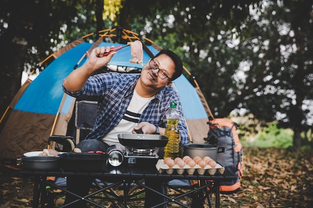 homme, sur, camping, vacances