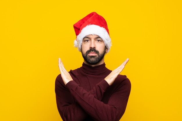 Homme avec un chapeau de Noël ne fait aucun geste