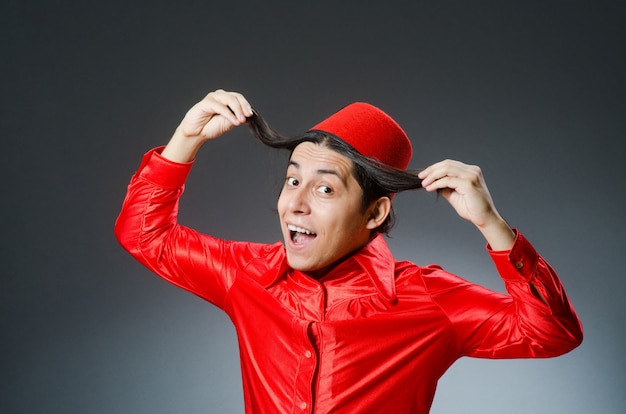 Homme, chapeau rouge, fez