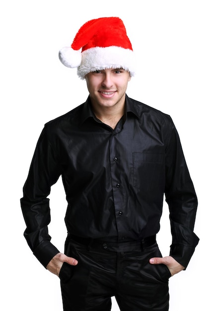 Homme en costume noir au chapeau de Noël rouge